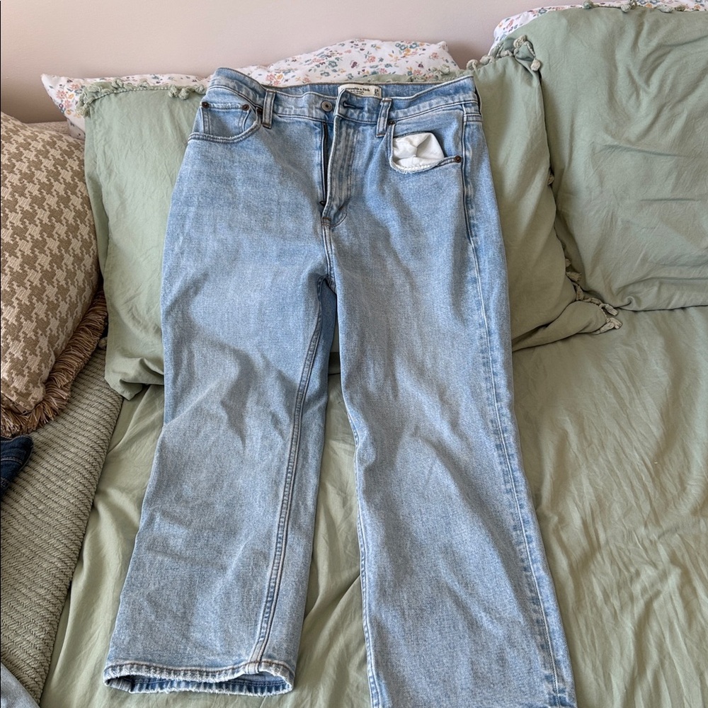 Abercrombie & Fitch Ultra High Rise Ankle Straight Denim xshort